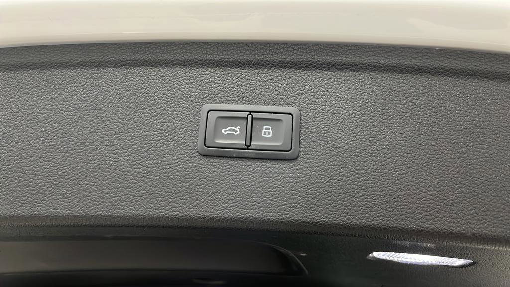 Used 2022 Audi Q5 e Premium w/ Convenience Package AWD/4WD image 30