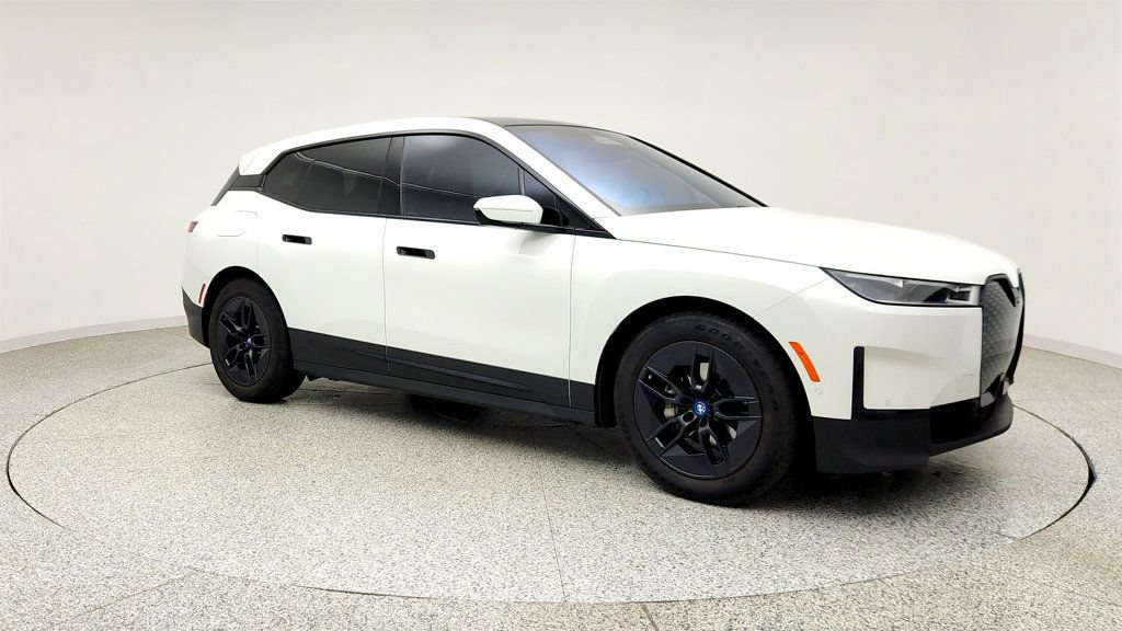 Used 2023 BMW iX xDrive50 w/ Premium Package AWD/4WD image 3