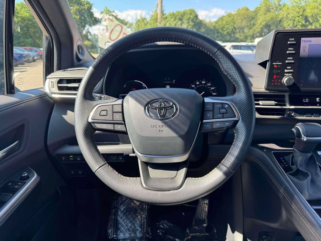 Used 2024 Toyota Sienna XLE Woodland Edition AWD/4WD image 23