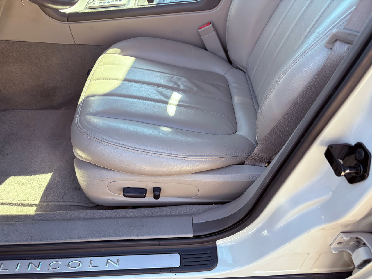 Used 2004 Lincoln LS image 43