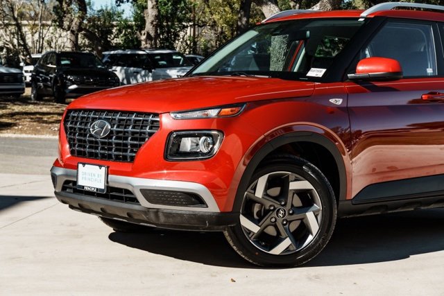 Certified 2021 Hyundai Venue SEL image 3