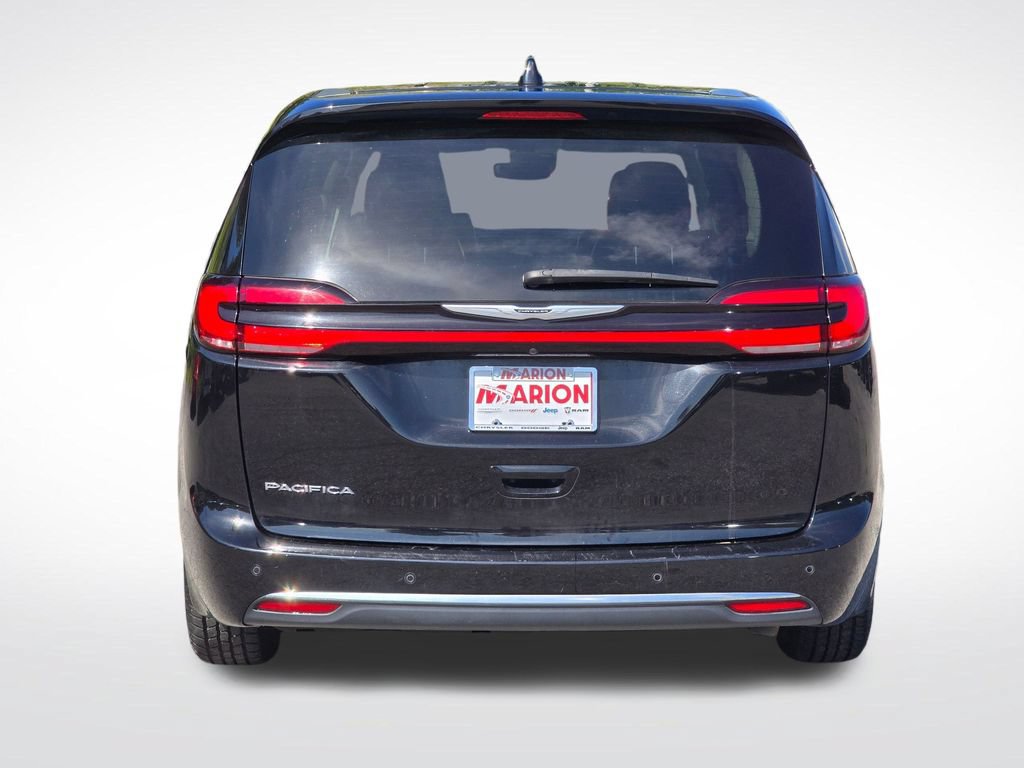 Used 2024 Chrysler Pacifica Touring-L FWD image 18
