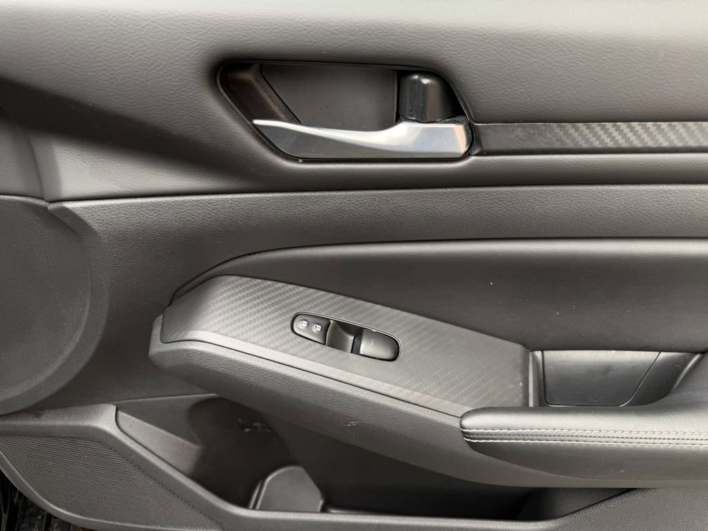 Used 2024 Nissan Altima 2.5 SV image 26