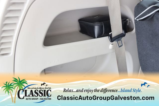 Used 2019 Chrysler Pacifica Touring-L Plus FWD image 13