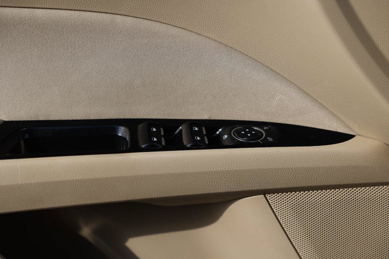 Used 2016 Ford Fusion SE FWD image 38