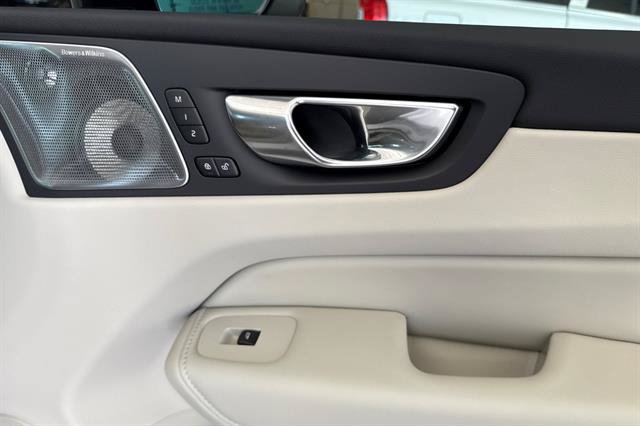 Used 2025 Volvo XC60 T8 Ultra w/ Protection Package Premier AWD/4WD image 18