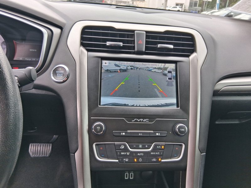 Used 2019 Ford Fusion SE FWD image 12