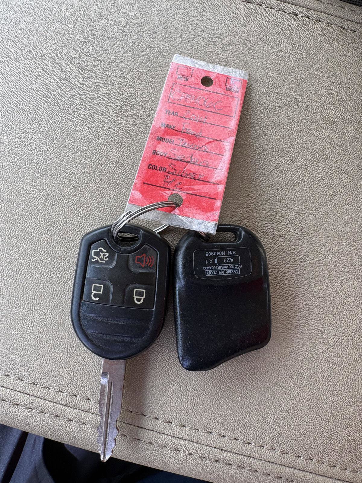 Used 2014 Ford Taurus SE image 25