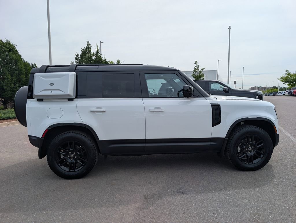 Used 2023 Land Rover Defender 110 S AWD/4WD image 7