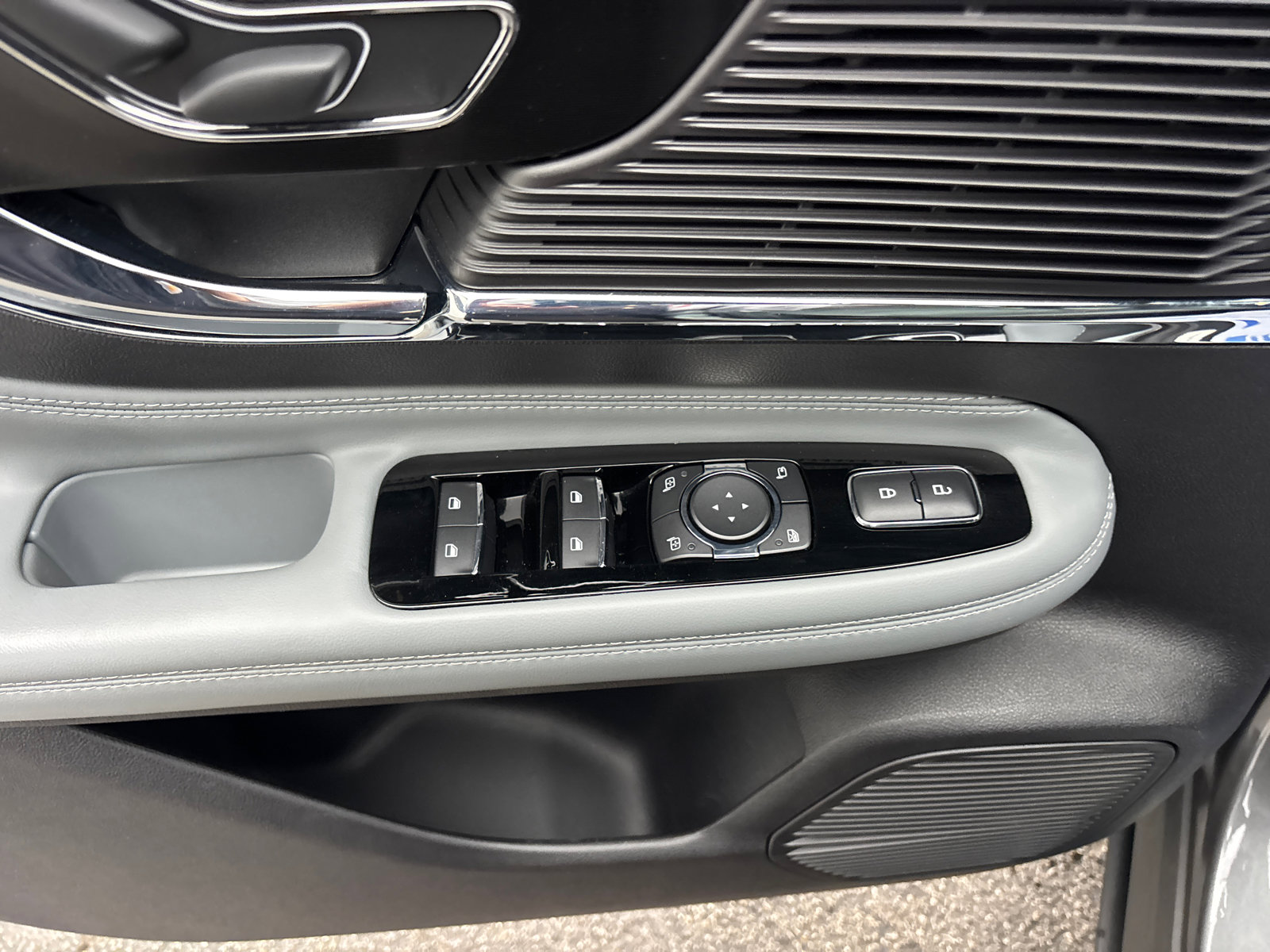 Used 2022 Lincoln Corsair FWD image 13