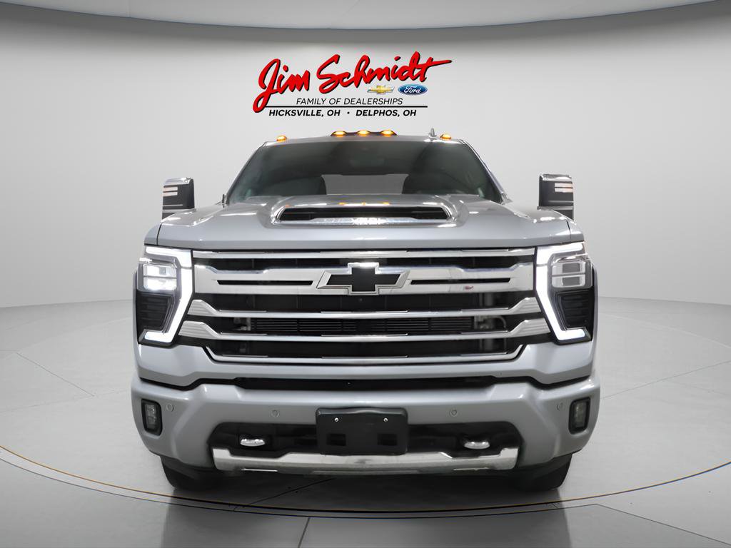 Used 2025 Chevrolet Silverado 3500 High Country w/ Technology Package AWD/4WD image 3