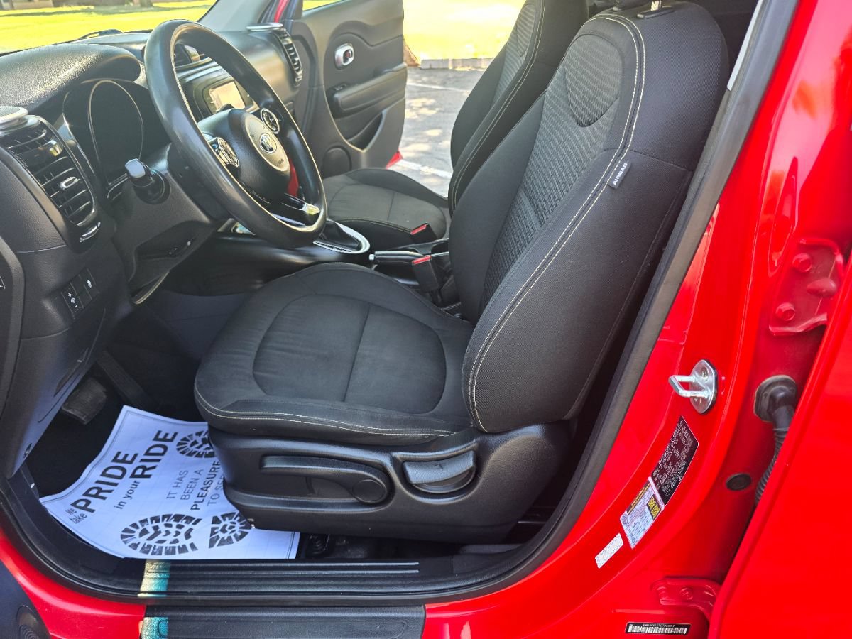 Used 2016 Kia Soul + FWD image 17