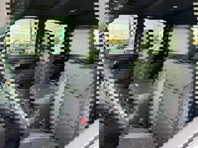 Used 2025 GMC Sierra 3500 Denali w/ Denali Reserve Package image 9