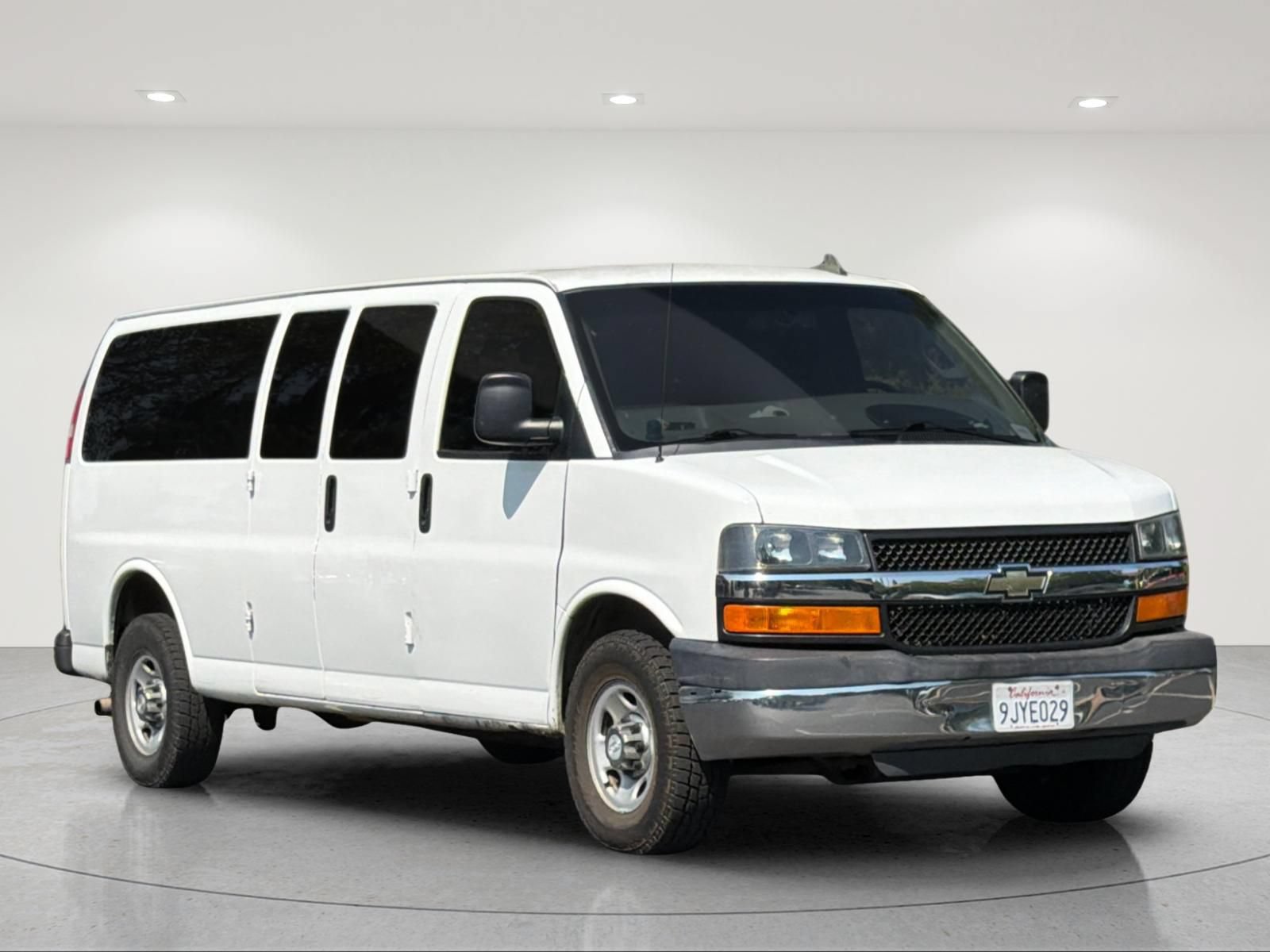 Used 2016 Chevrolet Express 3500 LT w/ LT Preferred Equipment Group RWD image 6