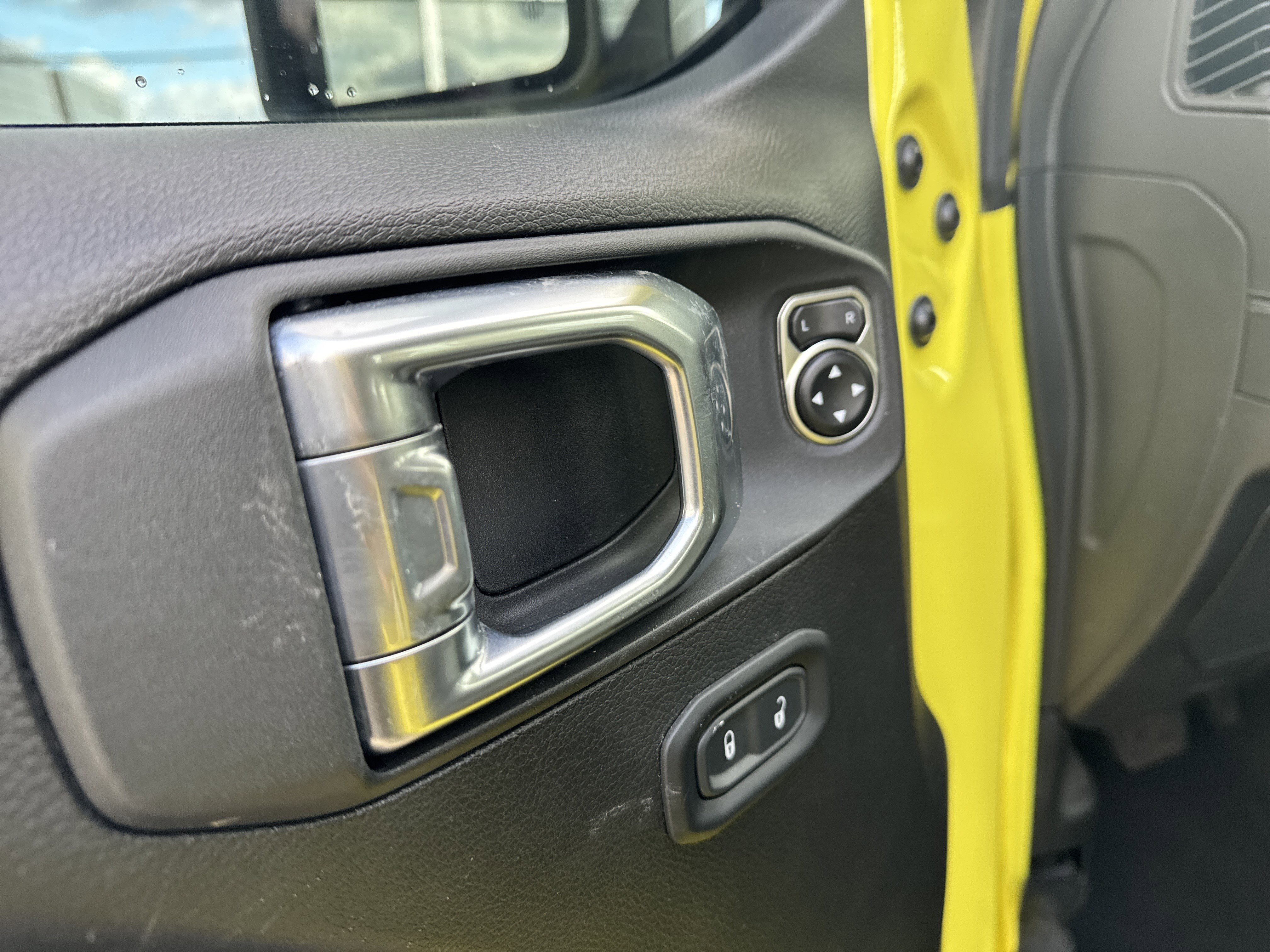 Used 2024 Jeep Wrangler Unlimited Rubicon w/ Technology Group image 12