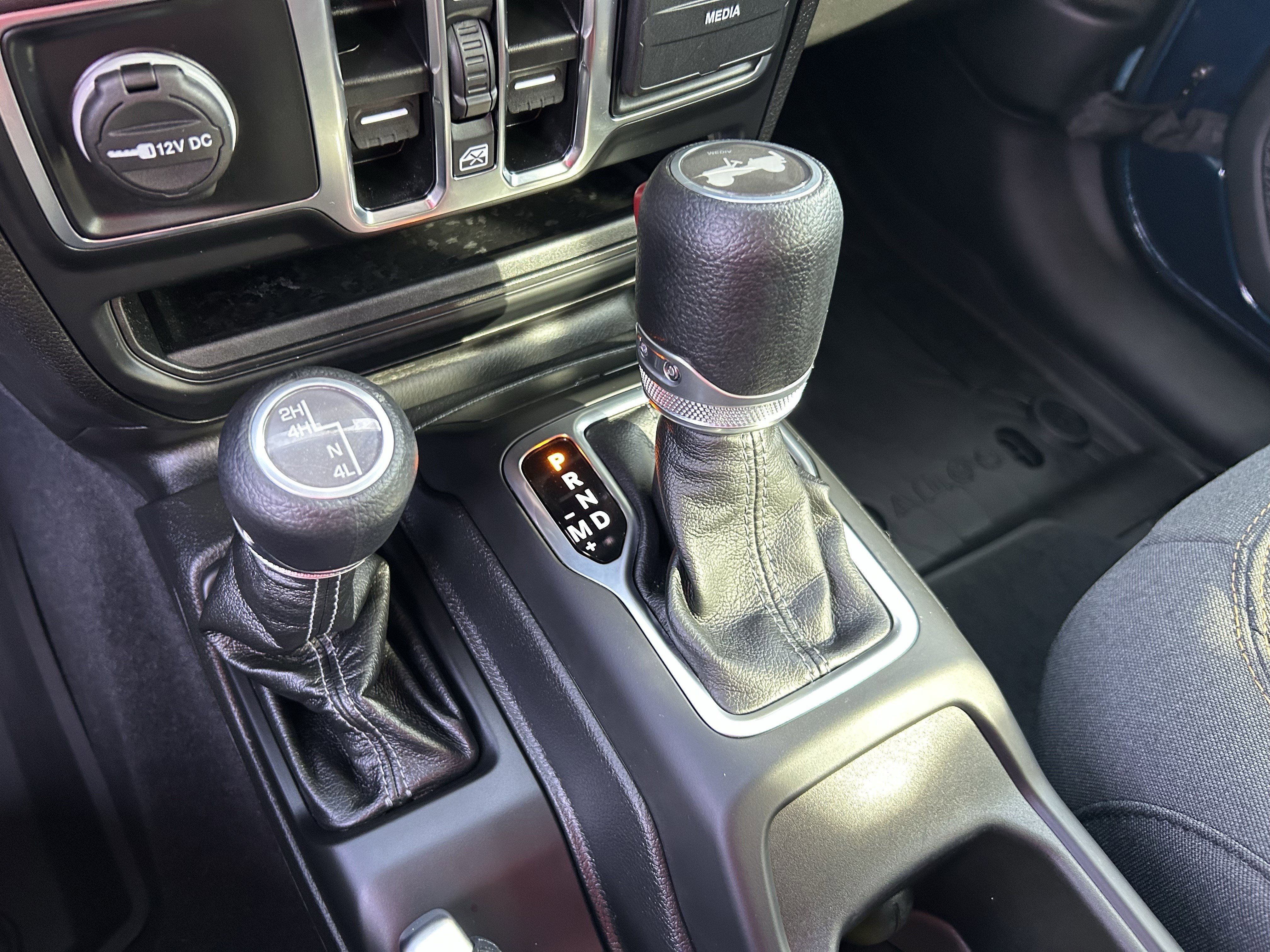 Used 2025 Jeep Wrangler Sport image 15