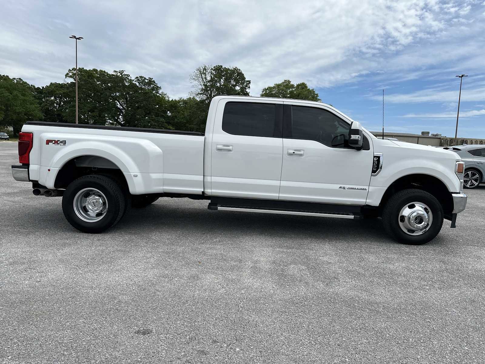 Used 2022 Ford F350 Lariat w/ Lariat Ultimate Package image 9