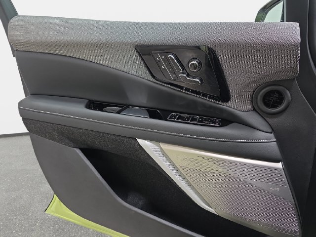 New 2027 Cadillac Optiq Sport w/ LPO, Floor Liner Package AWD/4WD image 24