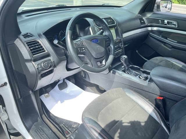 Used 2018 Ford Explorer XLT w/ Equipment Group 202A AWD/4WD image 10