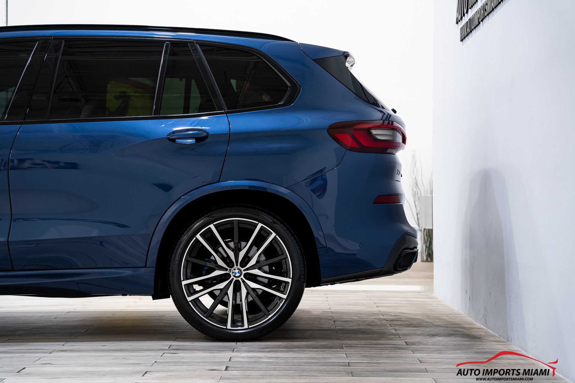 Used 2022 BMW X5 xDrive40i w/ M Sport Package AWD/4WD image 15