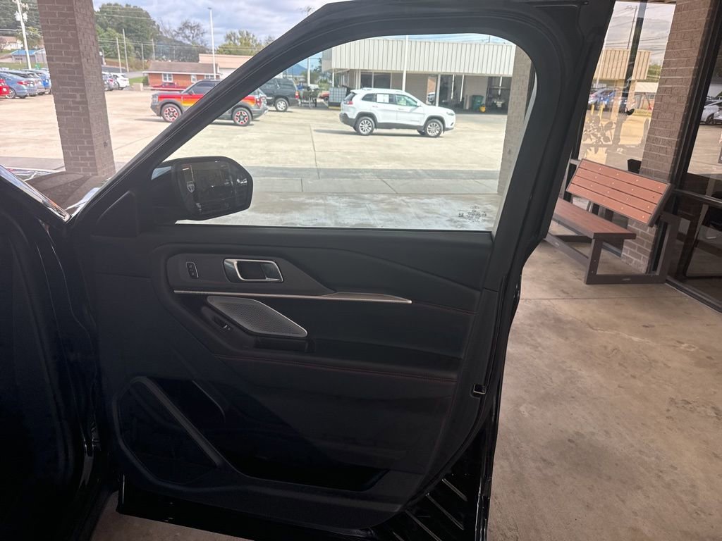 Certified 2025 Ford Explorer ST image 26