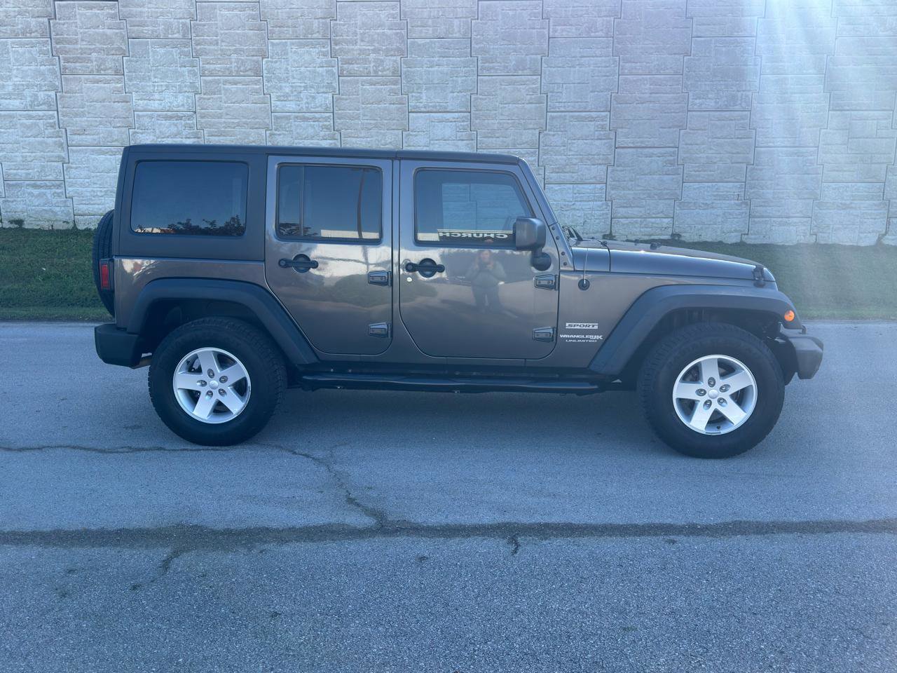 Used 2018 Jeep Wrangler Unlimited Sport S image 2