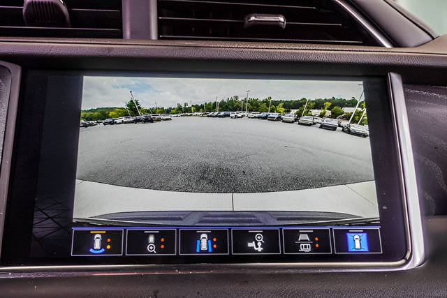 Used 2024 GMC Yukon XL Denali AWD/4WD image 31