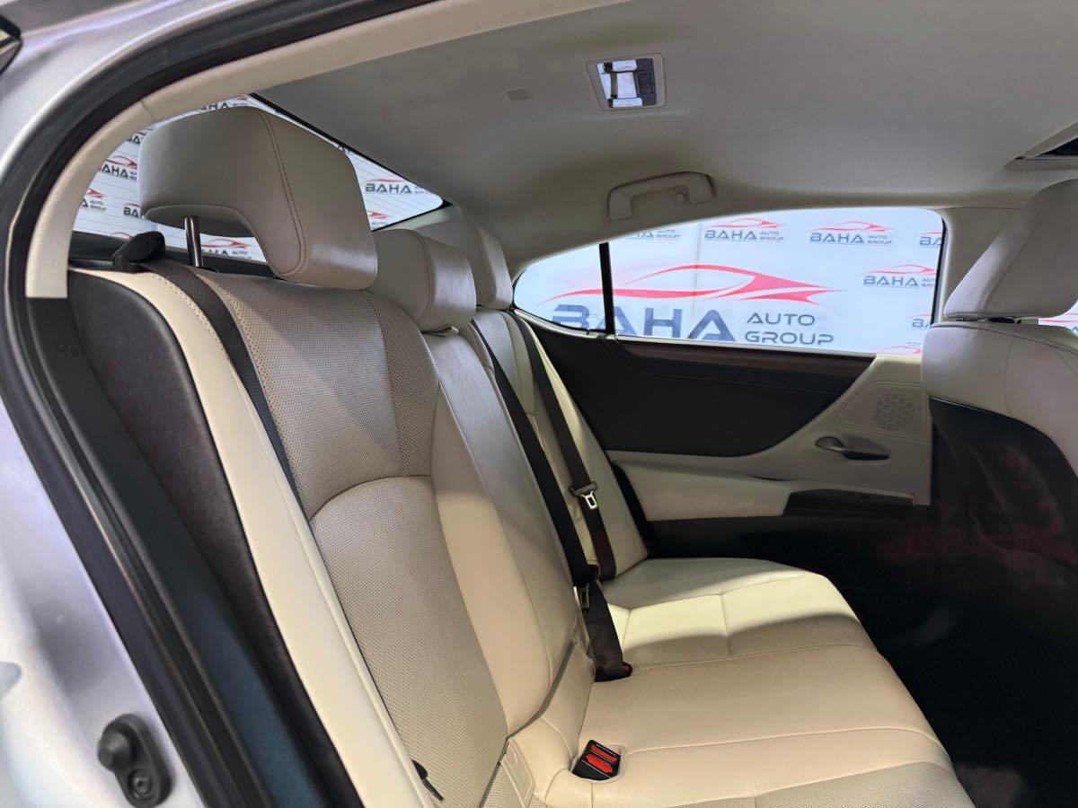 Used 2024 Lexus ES 350 w/ Premium Package FWD image 44