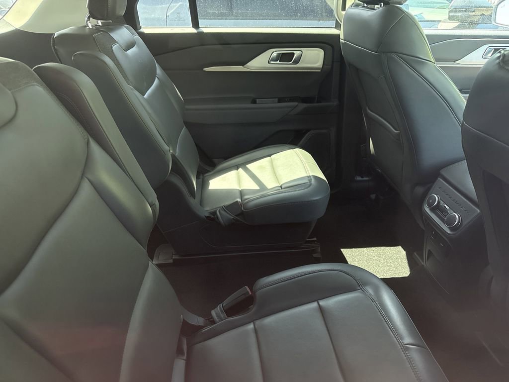 Used 2025 Ford Explorer Active w/ Active Comfort Package AWD/4WD image 20