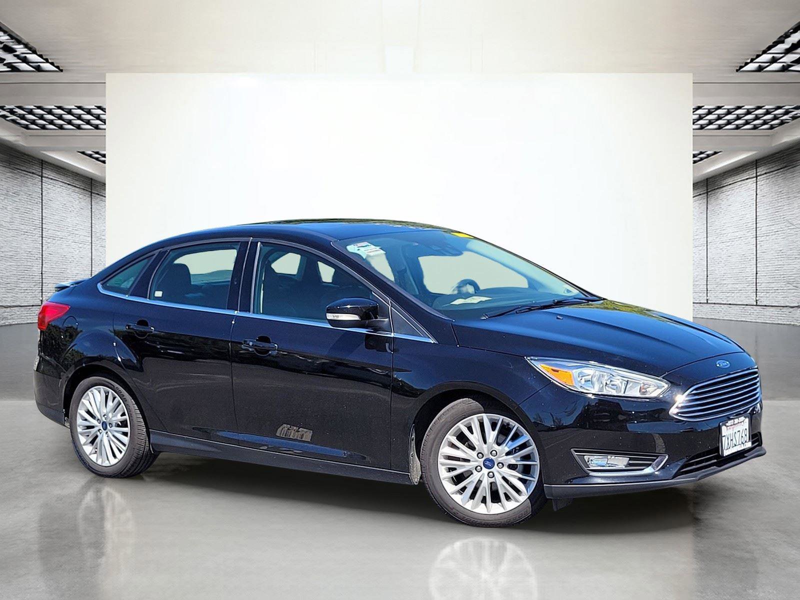 Used 2017 Ford Focus Titanium w/ Titanium Technology Package FWD image 2