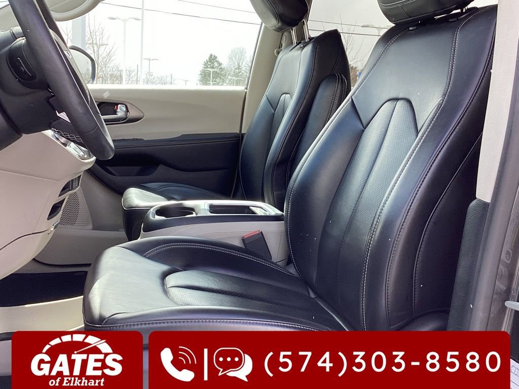 Used 2023 Chrysler Pacifica Touring-L FWD image 14