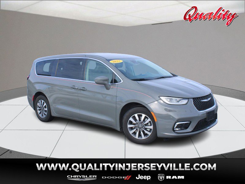 Used 2022 Chrysler Pacifica Touring-L image 1