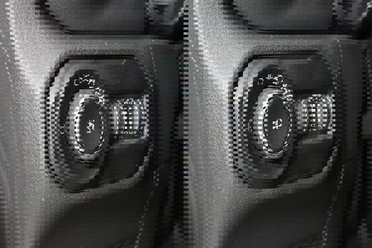 Used 2021 Jeep Wrangler Unlimited Sahara image 24