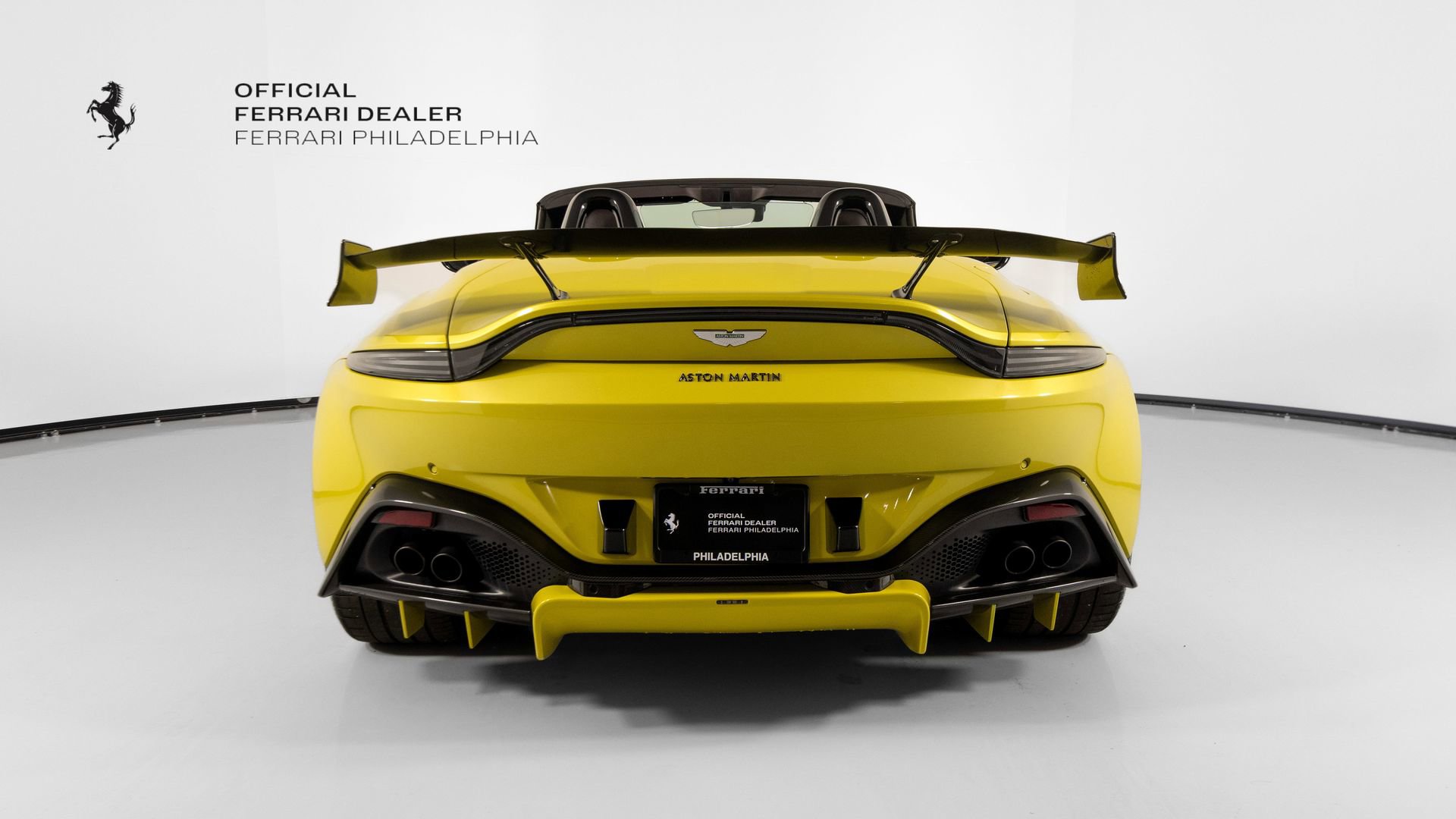 Used 2021 Aston Martin V8 Vantage Roadster image 27