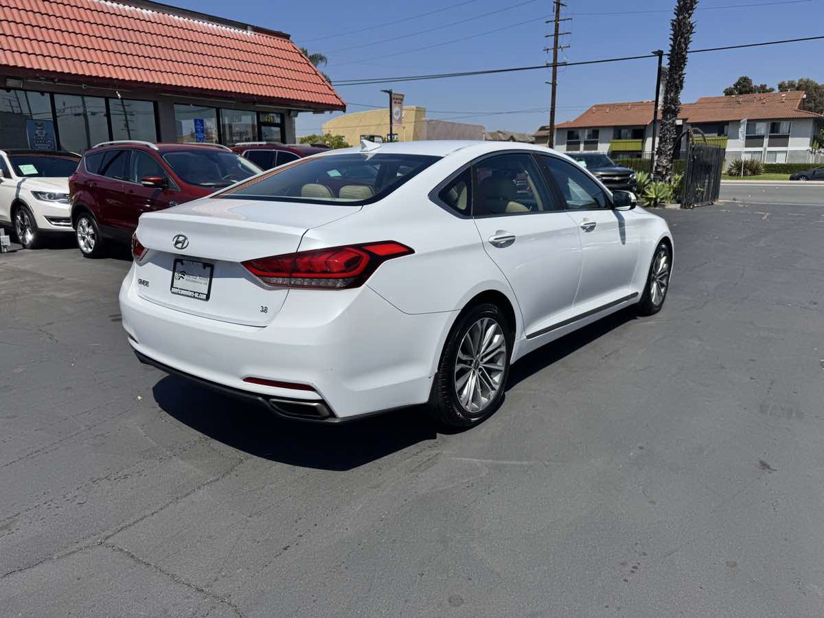 Used 2015 Hyundai Genesis 3.8 RWD image 6