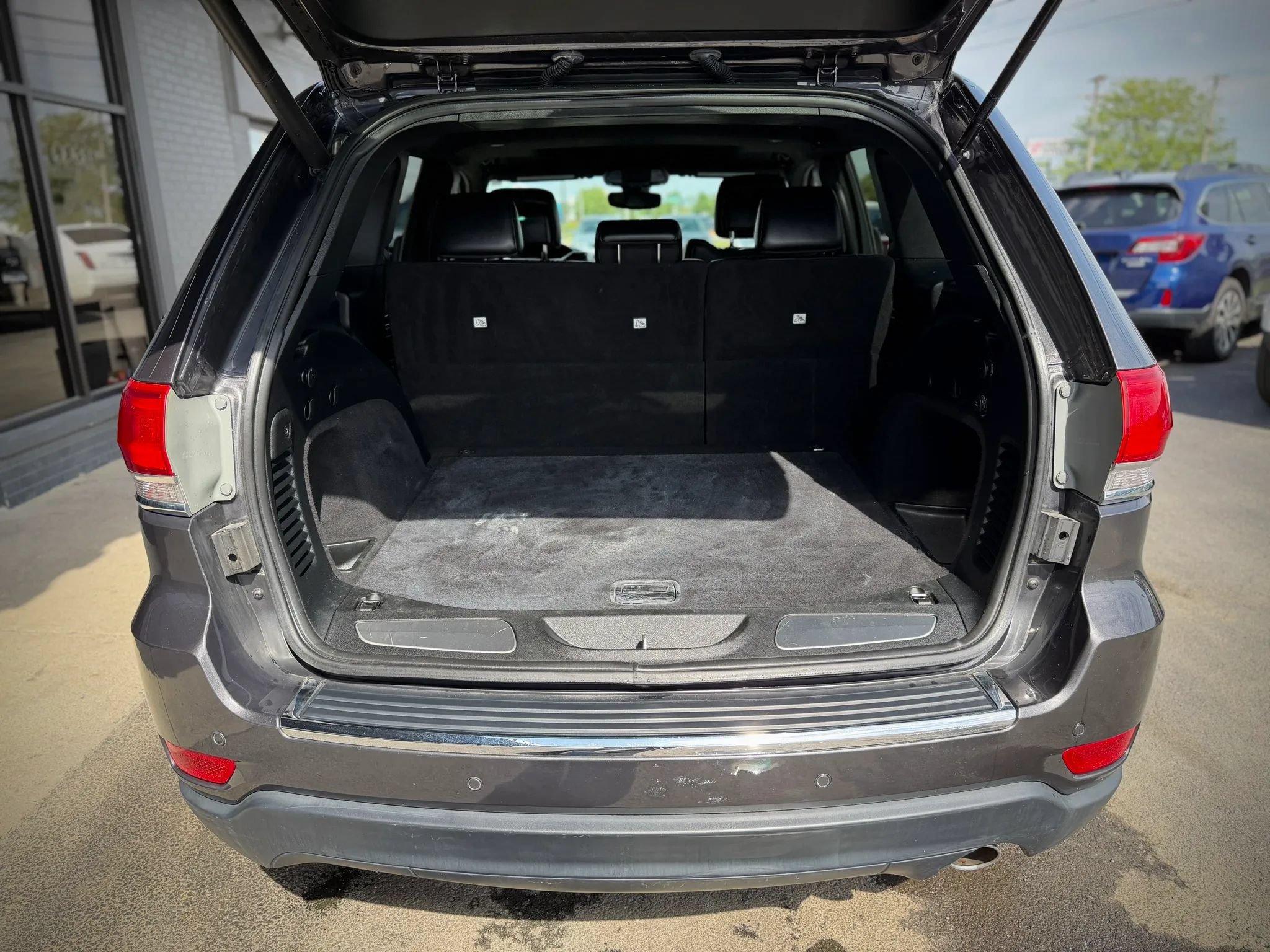 Used 2018 Jeep Grand Cherokee Limited AWD/4WD image 32