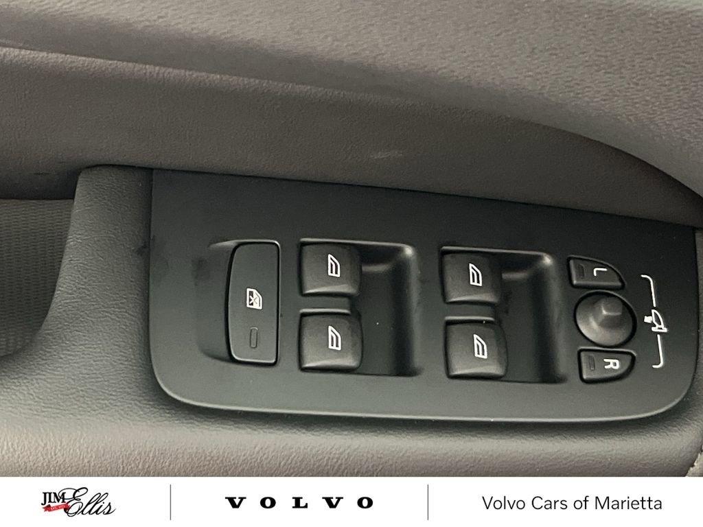 New 2025 Volvo XC60 B5 Core w/ Climate Package image 15