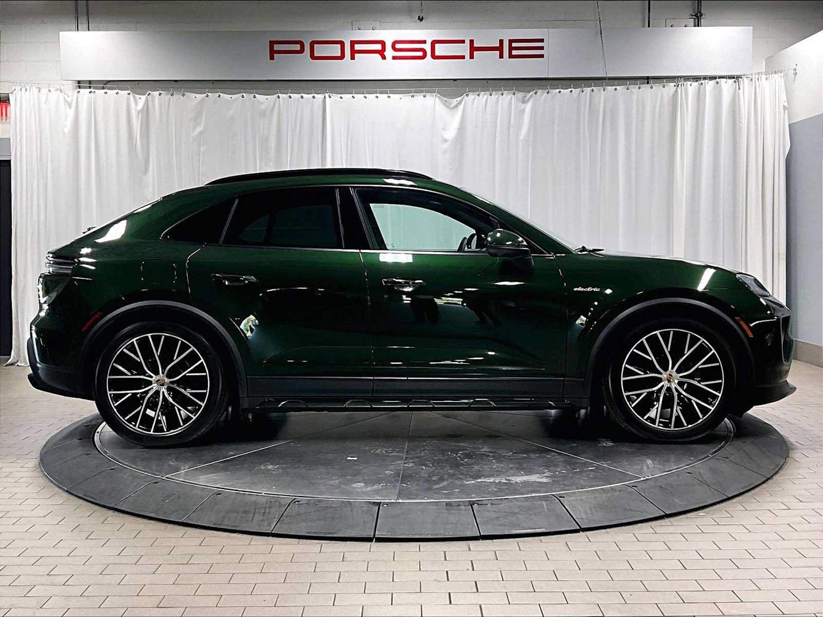 Used 2025 Porsche Macan 4 Electric AWD/4WD image 10
