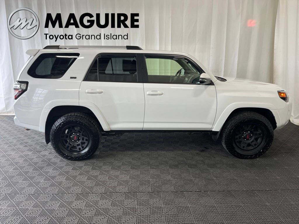 Used 2021 Toyota 4Runner SR5 Premium w/ Moonroof Package AWD/4WD image 2