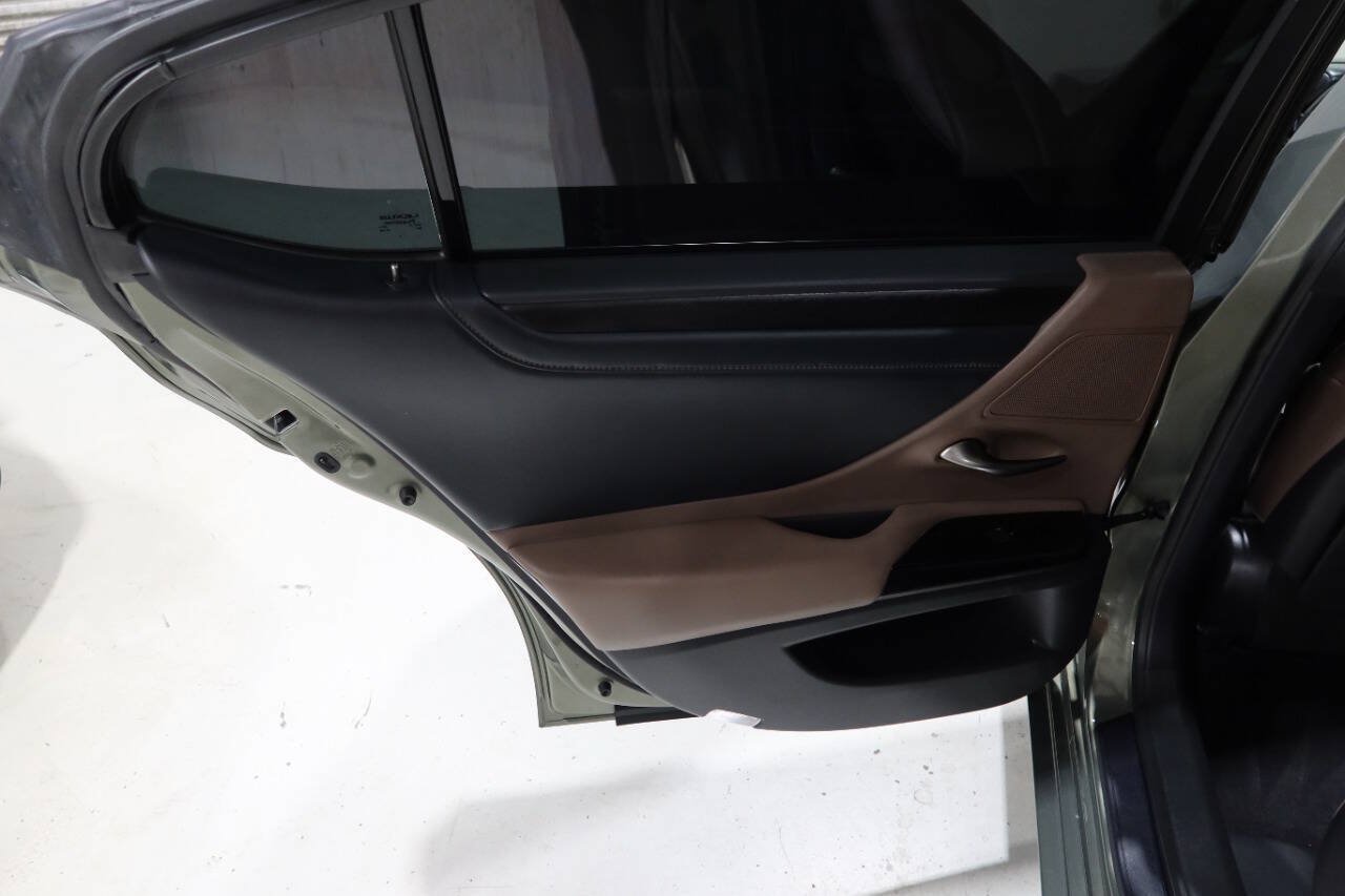 Used 2025 Lexus ES 300h w/ Premium Package FWD image 30