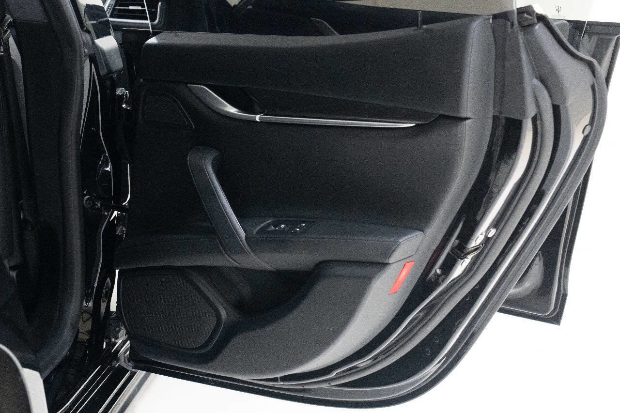 Used 2017 Maserati Ghibli image 21