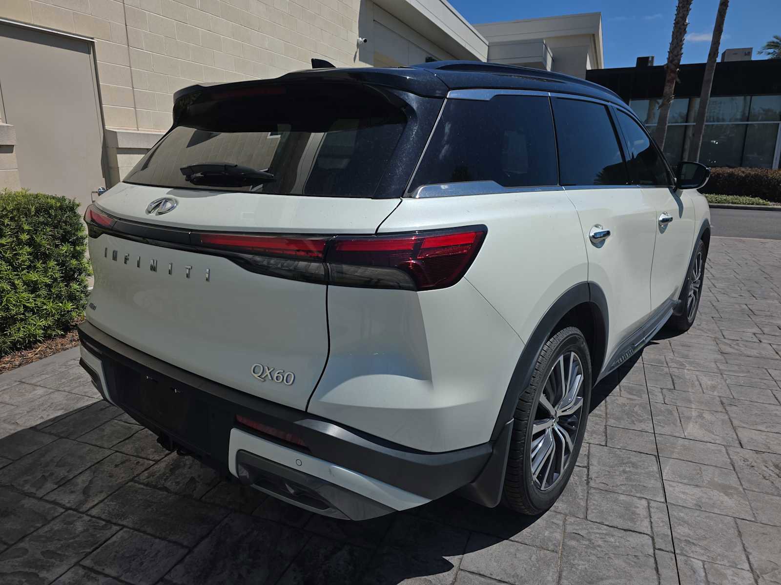 Certified 2023 INFINITI QX60 Autograph AWD/4WD image 3
