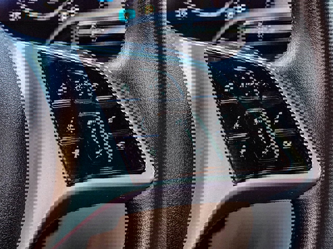 Used 2024 Mercedes-Benz GLC 300 GLC 300 image 25