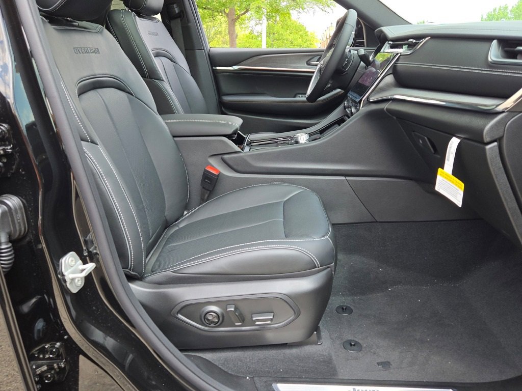 New 2025 Jeep Grand Cherokee L Overland w/ Trailer Tow Package image 7