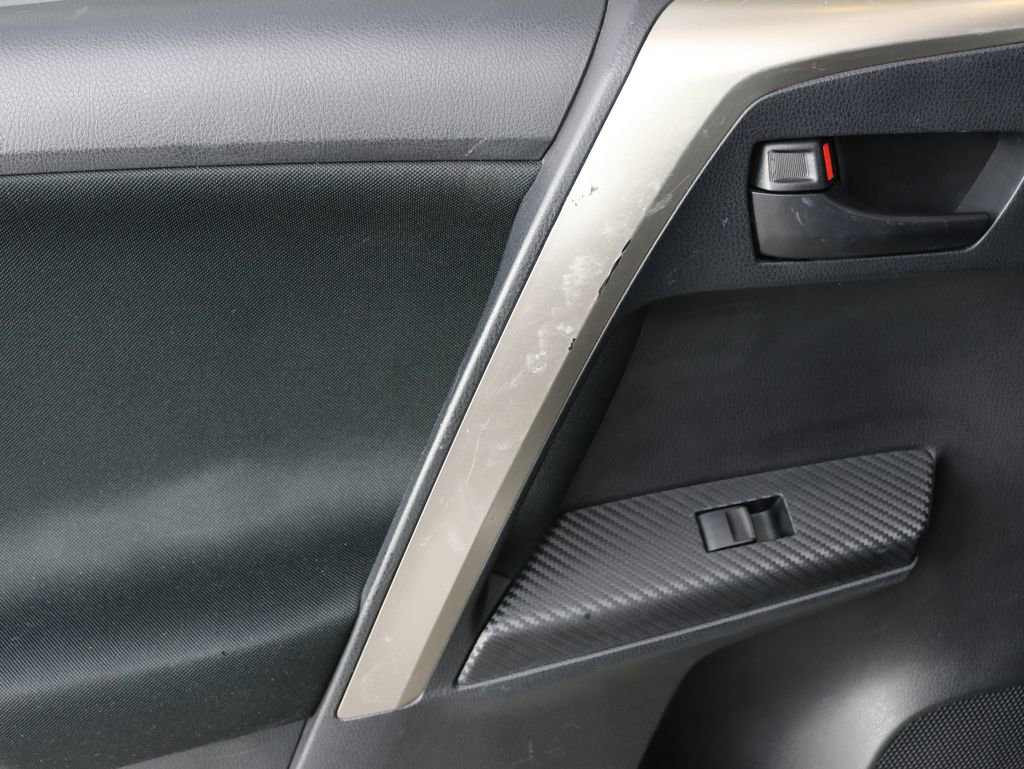 Used 2015 Toyota RAV4 LE AWD/4WD image 24