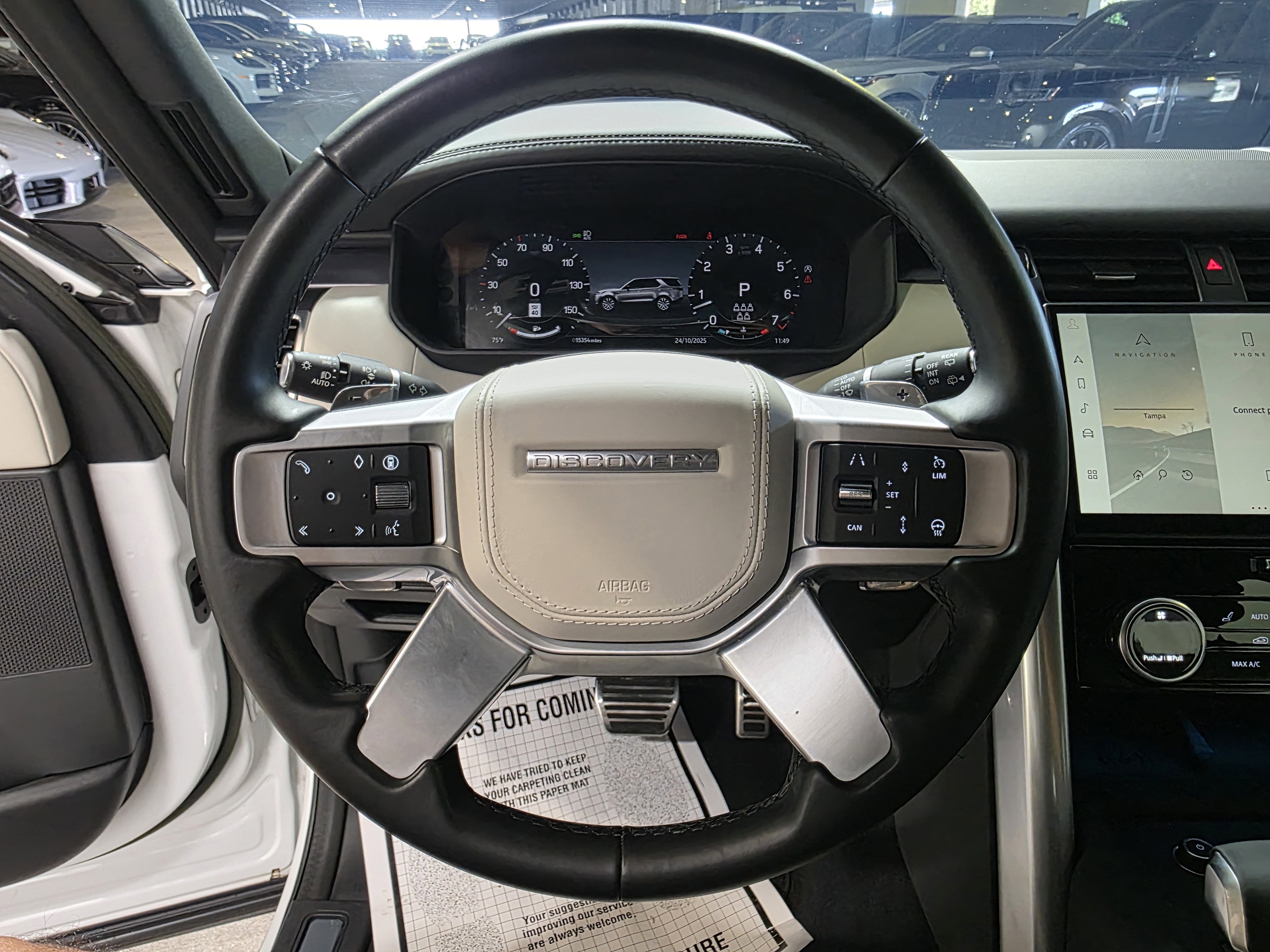 Used 2024 Land Rover Discovery Metropolitan Edition image 31