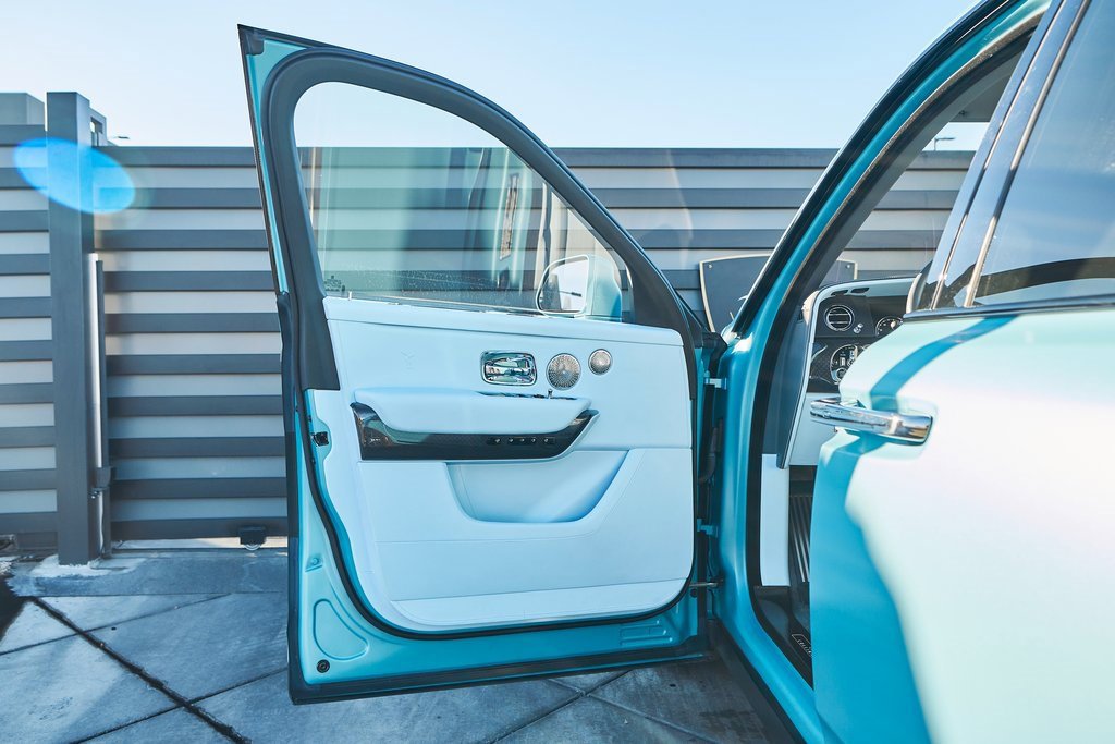 Used 2022 Rolls-Royce Cullinan Black Badge w/ Dark Exterior Package image 25