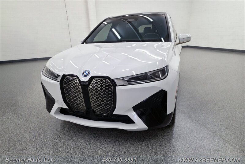 Used 2023 BMW iX xDrive50 w/ Sport Package AWD/4WD video 1