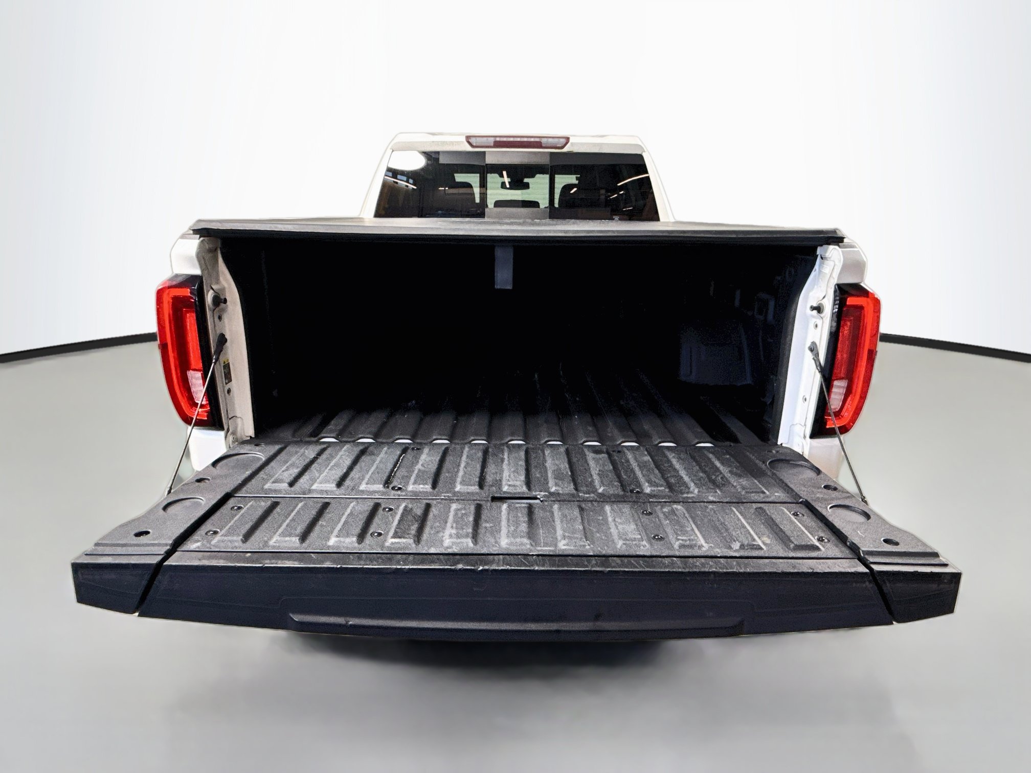 Used 2019 GMC Sierra 1500 SLT w/ SLT Premium Plus Package AWD/4WD image 25