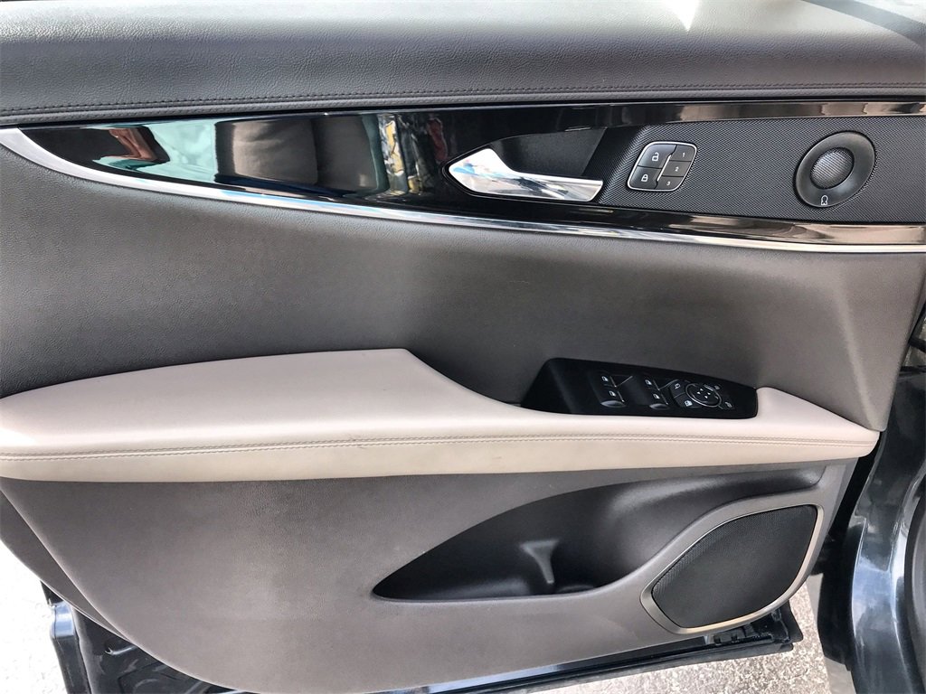 Used 2022 Lincoln Nautilus Reserve w/ Equipment Group 201A image 13